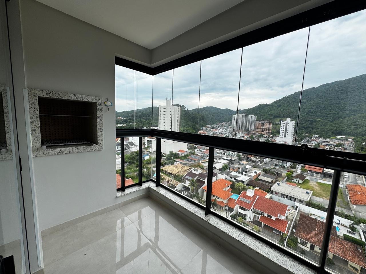 Apartamento para locação no Edifício Lago Moraine, em Itajaí 4