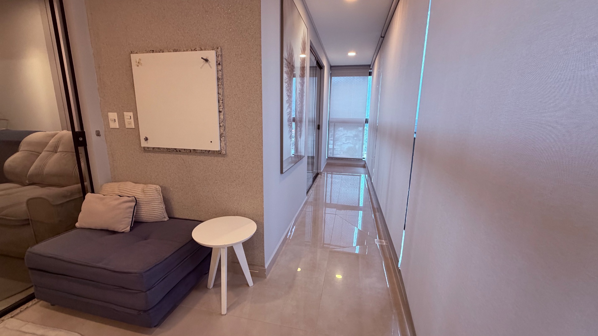 Apartamento mobiliado e decorado com 2 suítes no Edifício Lago Moraine 10