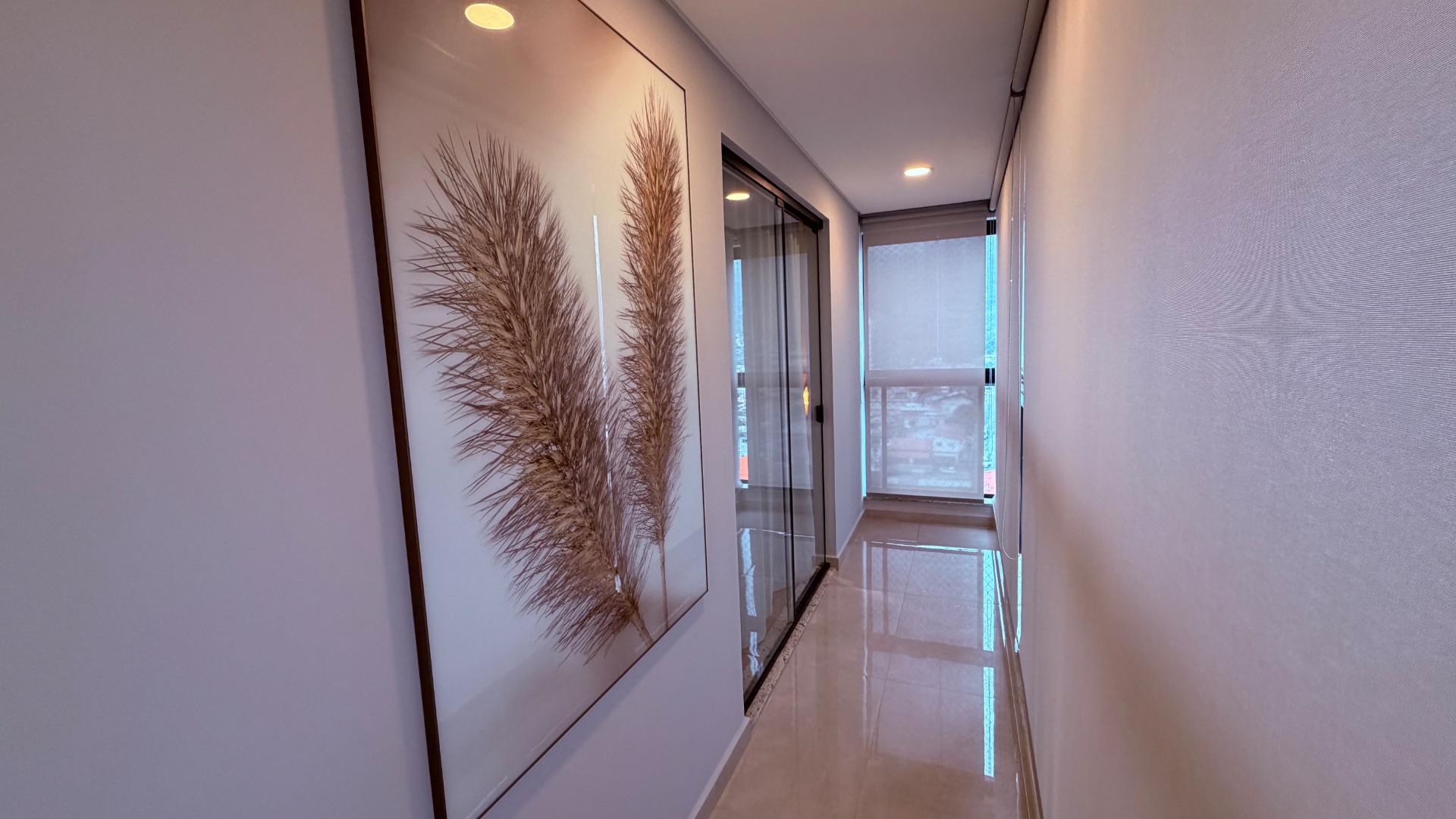 Apartamento mobiliado e decorado com 2 suítes no Edifício Lago Moraine 12