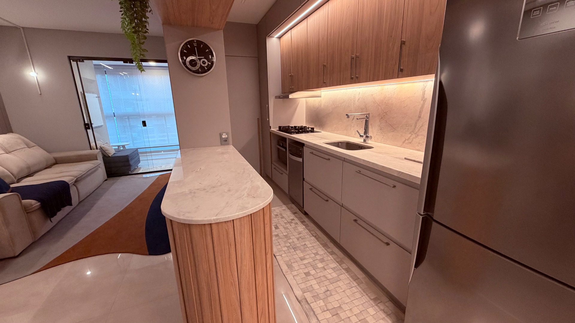 Apartamento mobiliado e decorado com 2 suítes no Edifício Lago Moraine 6